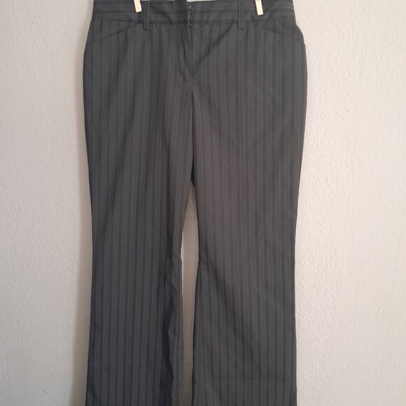 LIMITED EDITOR LOW RISE STRAIGHT THROUGH HIP FLARE PANTS SIZE 4 (NWT) - Picture 1 of 6